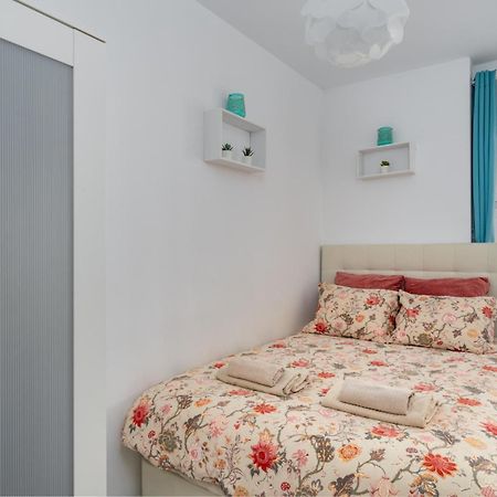 Nice Apartments 20 Meters From The Beach ฟูเอนฮิโรลา ภายนอก รูปภาพ